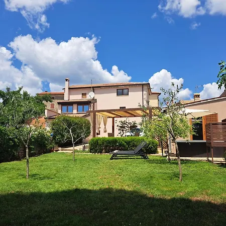 Haus Mirelia Fuer Zwei Personen Mit Garten By Interhome Holiday home Kastelir