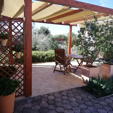 Haus Mirelia Fuer Zwei Personen Mit Garten By Interhome * Kastelir