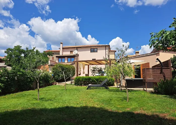 Haus Mirelia Fuer Zwei Personen Mit Garten By Interhome Holiday home Kastelir